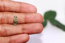 Load image into Gallery viewer, Emerald / Panna - 84