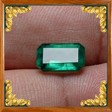 Load image into Gallery viewer, Emerald / Panna - 17