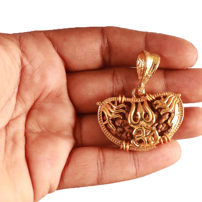 1 Mukhi half moon shaped from India - Bead No. 295