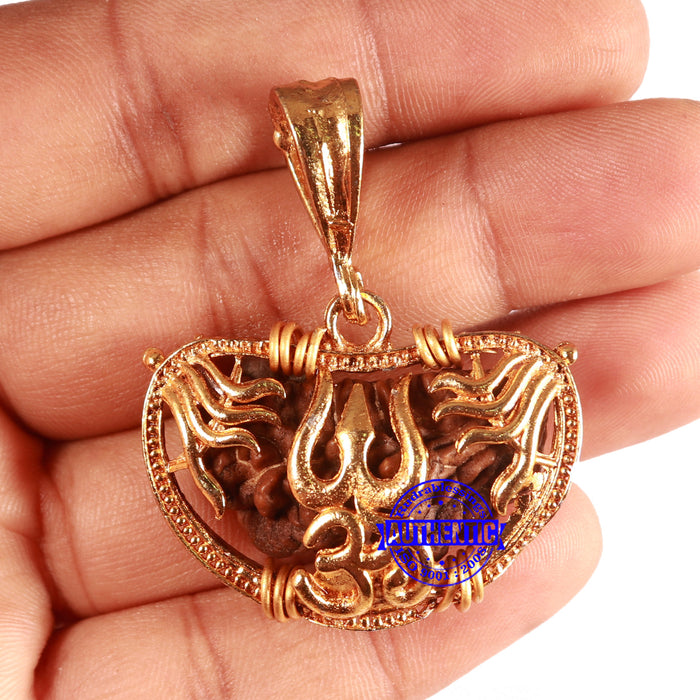 1 Mukhi half moon shaped from India - Bead No. 310