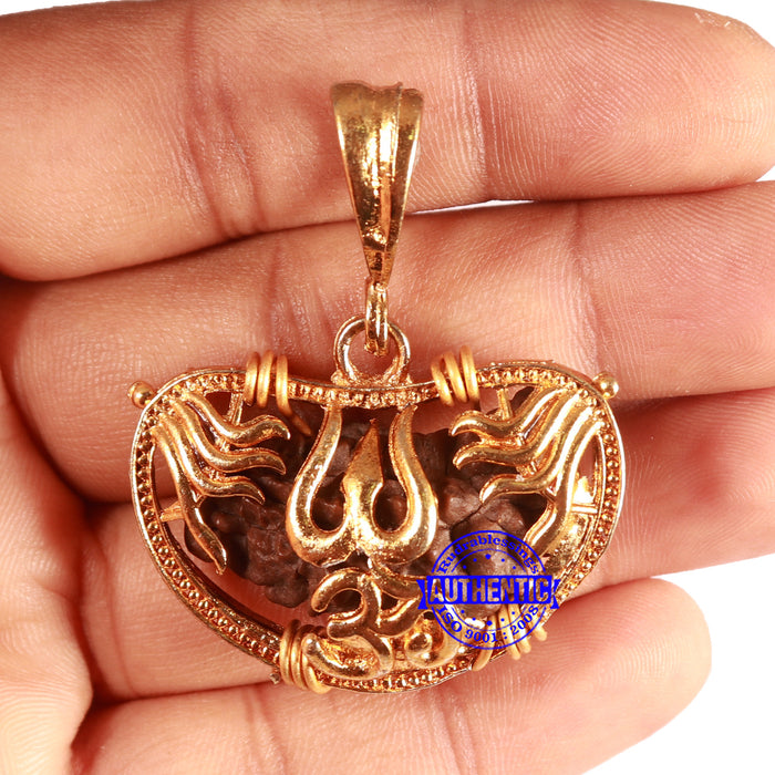 1 Mukhi half moon shaped from India - Bead No. 311