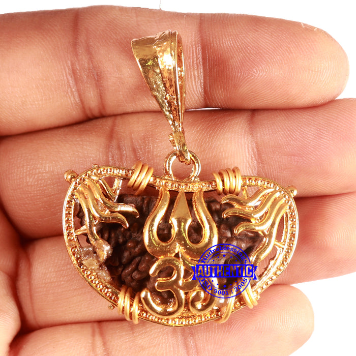 1 Mukhi half moon shaped from India - Bead No. 312