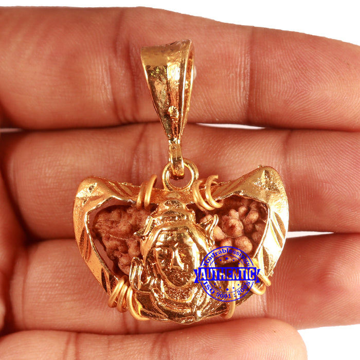 1 Mukhi half moon shaped from India - Bead No. 320