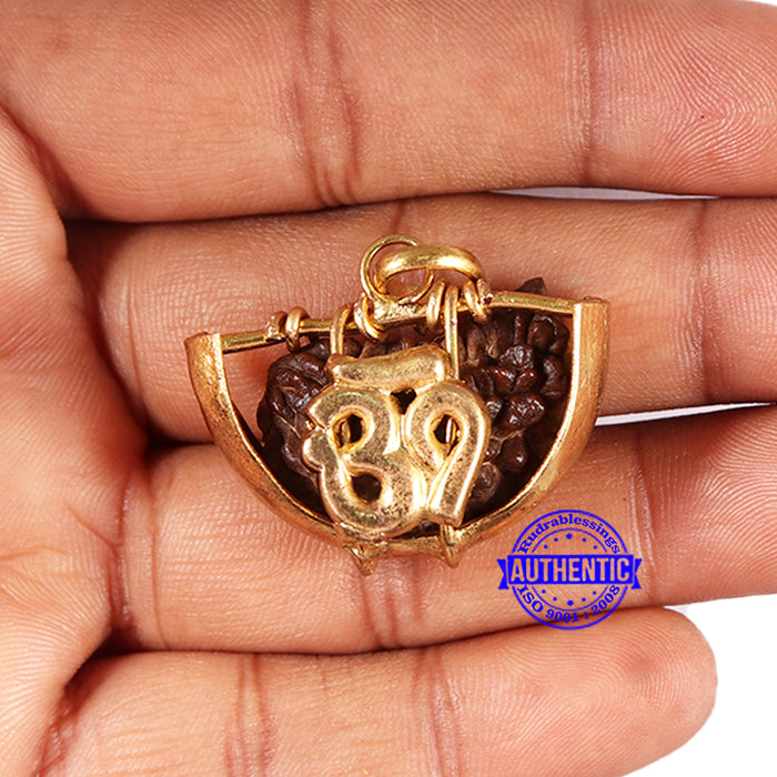 1 Mukhi half moon shaped from India - Bead No. 341