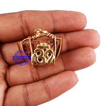 Load image into Gallery viewer, 1 Mukhi half moon shaped from India - Bead No. 93
