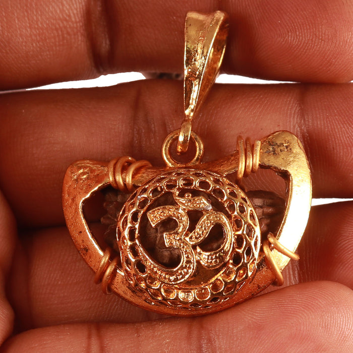 1 Mukhi half moon shaped from India - Bead No. 269